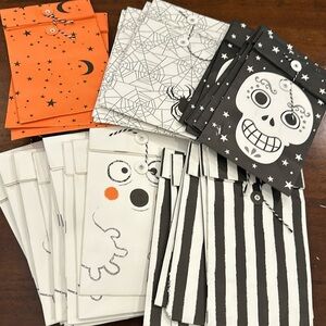 30 Halloween treat bags